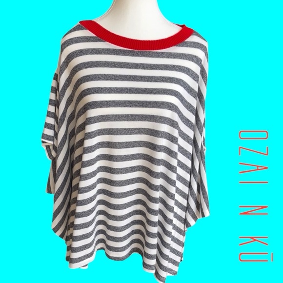 Asymmetric gray, and white top with red detail - Picture 2 of 10